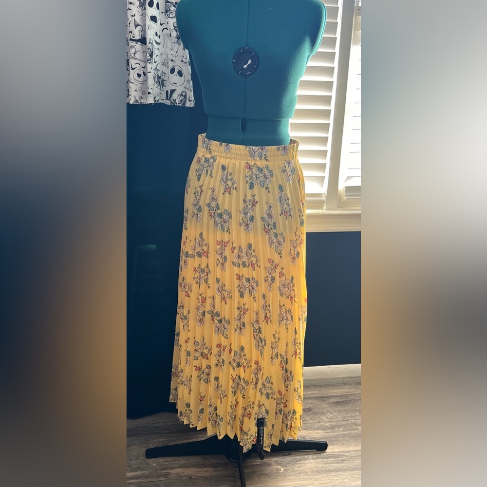 Yellow floral pleated skirt size small
